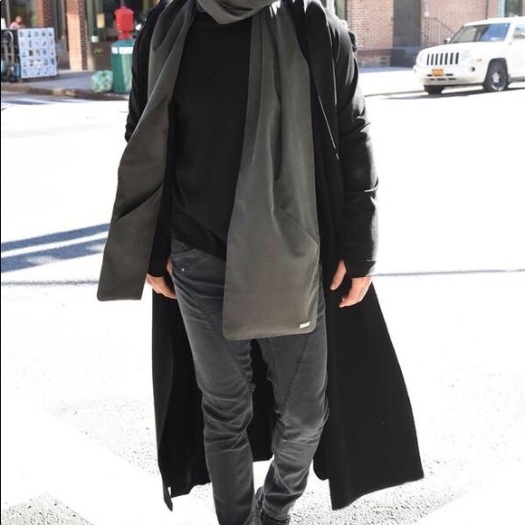 Touch Scarf - Unisex - Picture 8 of 10